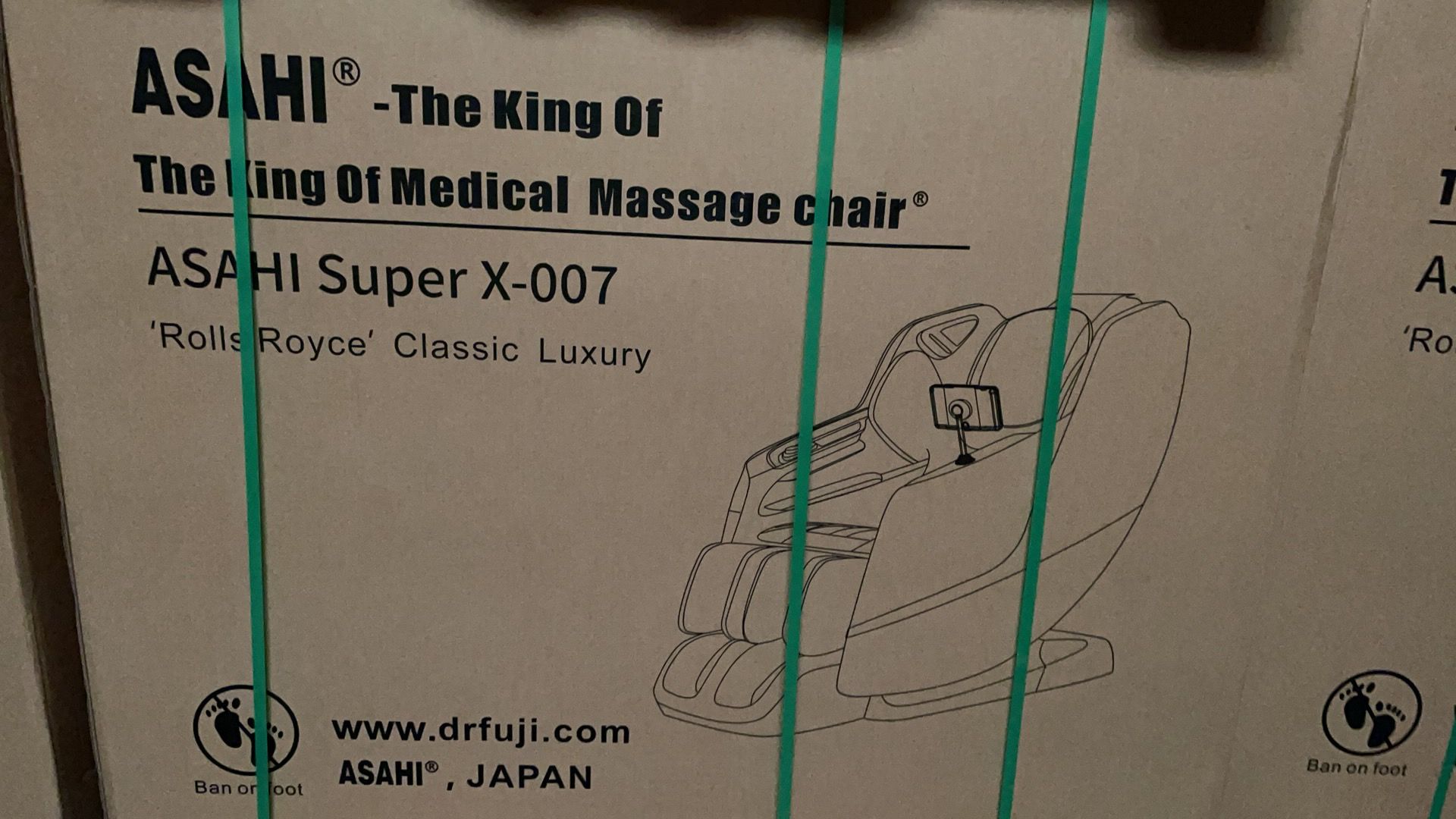 ASAHI Super PRO X-007 massage chair product packaging and model information